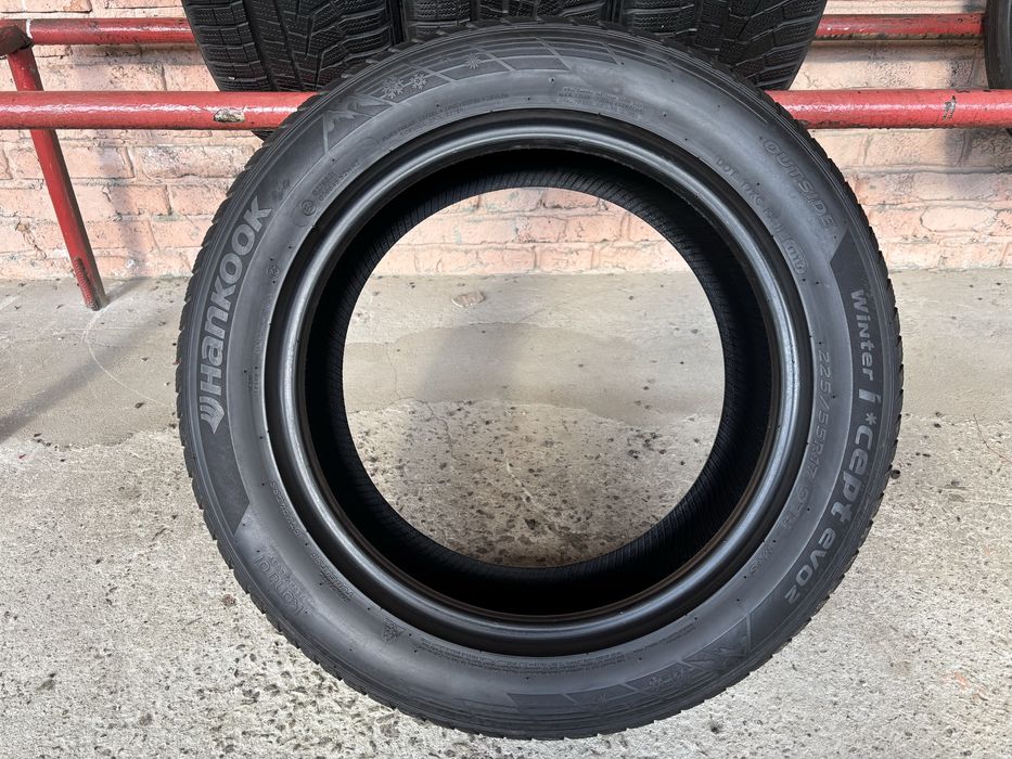 Комплект зимових шин 225/55R17 Hankook