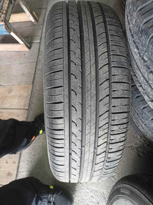 Sprzedam opony zeetex