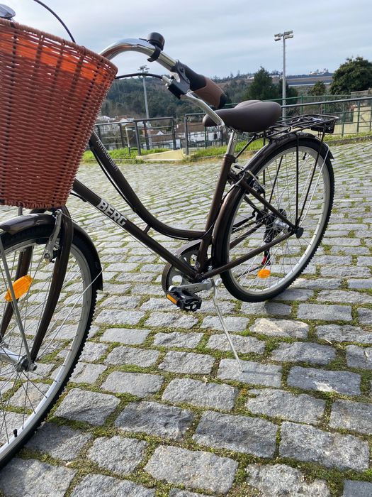 Bicycle with basket. Never used, immaculate!64584347905409124