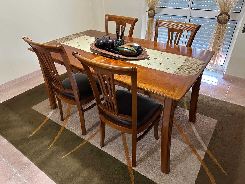 Cherry Wood Table – Classic and Robust (without chairs)64552358379649120