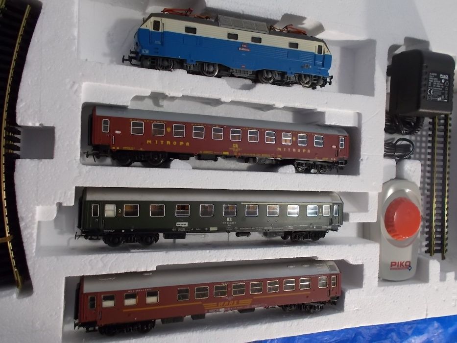 Набор Piko Премиум Класса ! ГОРИТ СВЕТ в Вагонах и в Локомотиве! Пико