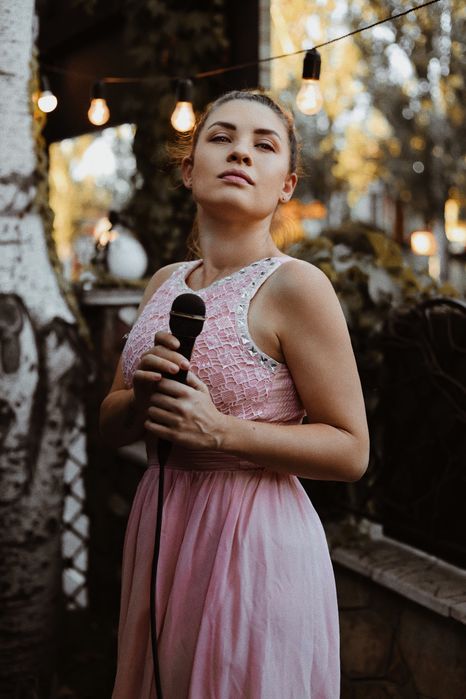 Співачка на свято (Певица на праздник)