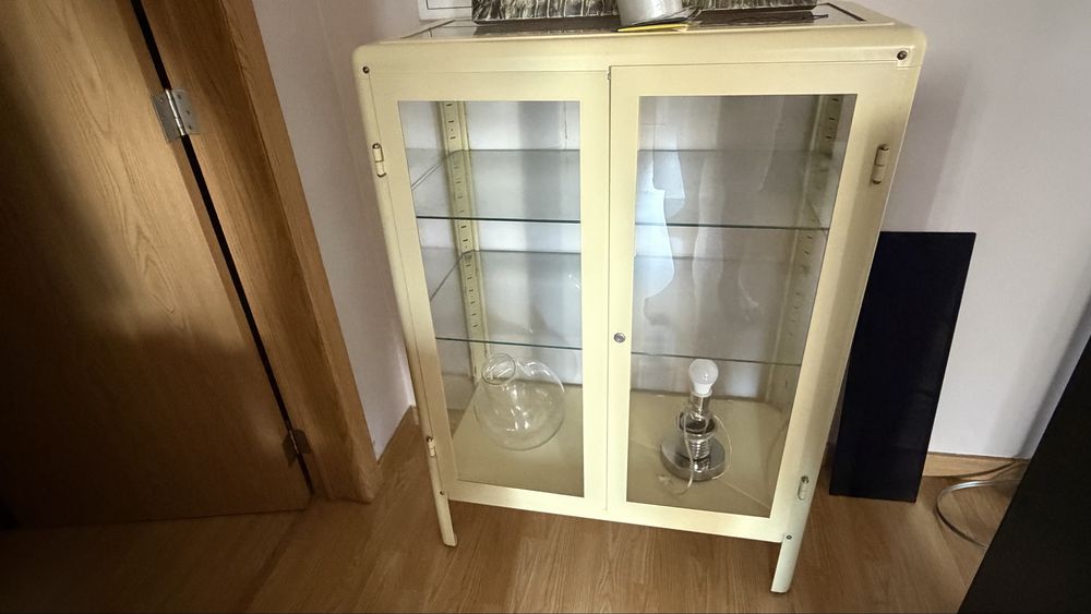 Vitrines do IKEA de metal , vendo o conjunto ou separado 45€ cada