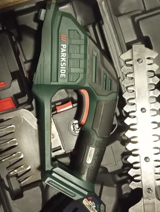 Tesoura corta sebes e relva a bateria 20V Parkside