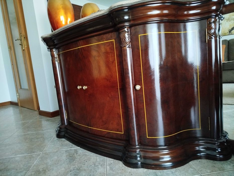 Movel para sala, em madeira maciça, com pedra de mármore - como novo.