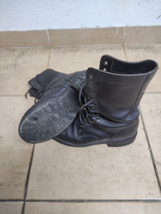 Botas militares usadas