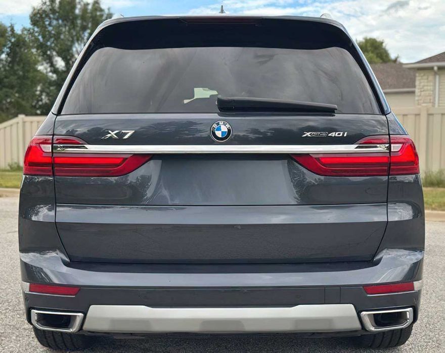 BMW X7      2021