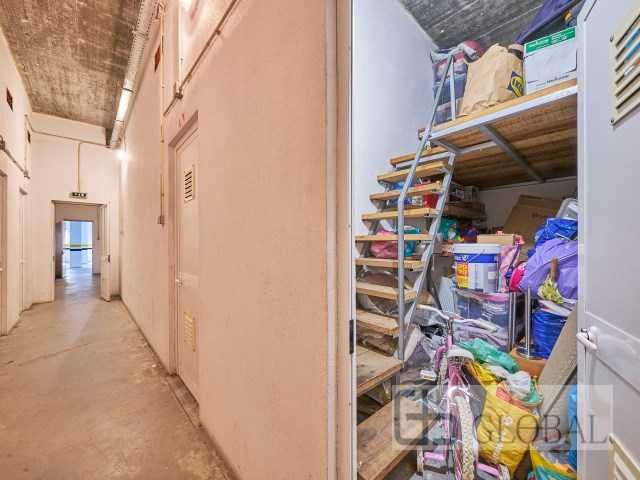 T3 Duplex com Suíte, Varanda e Parqueamento — Excelente Localização