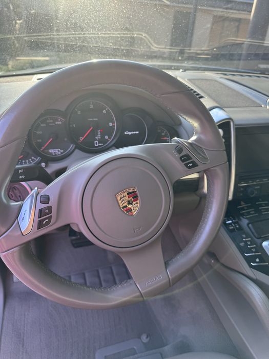 Спрчно Продам Porshe