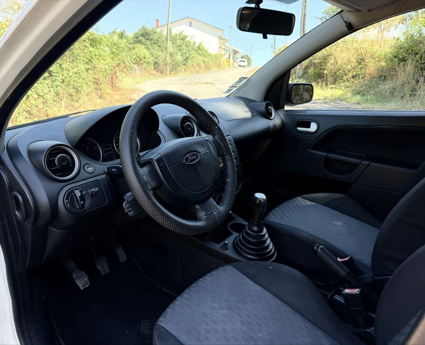 Ford Fiesta 1.4 TDCi Nacional – Económico e Fiável
