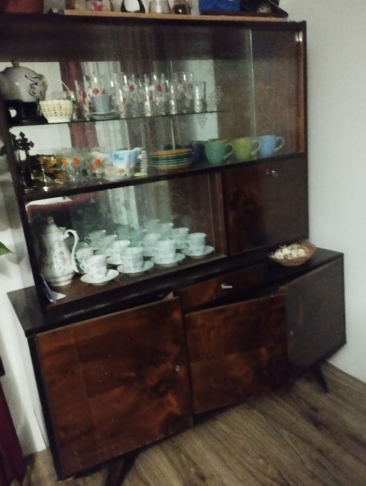 Kredens pokojowy wysoki połysk