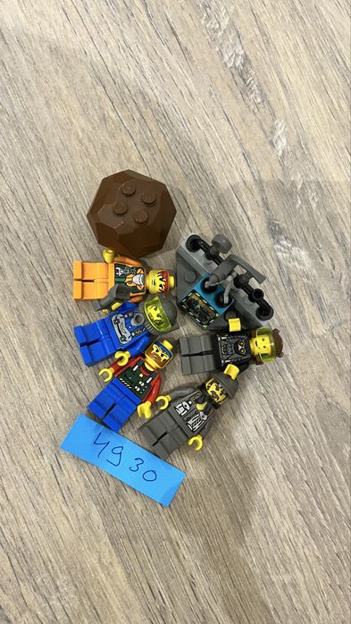 Lego sets 6818, 6109, 4930, 6104, 4805, 6008, 6013, 6555