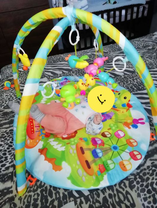 Розвиваючий коврик з брязкальцями