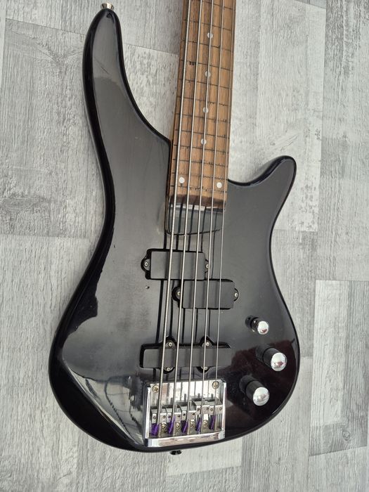 Gitara basowa fretless