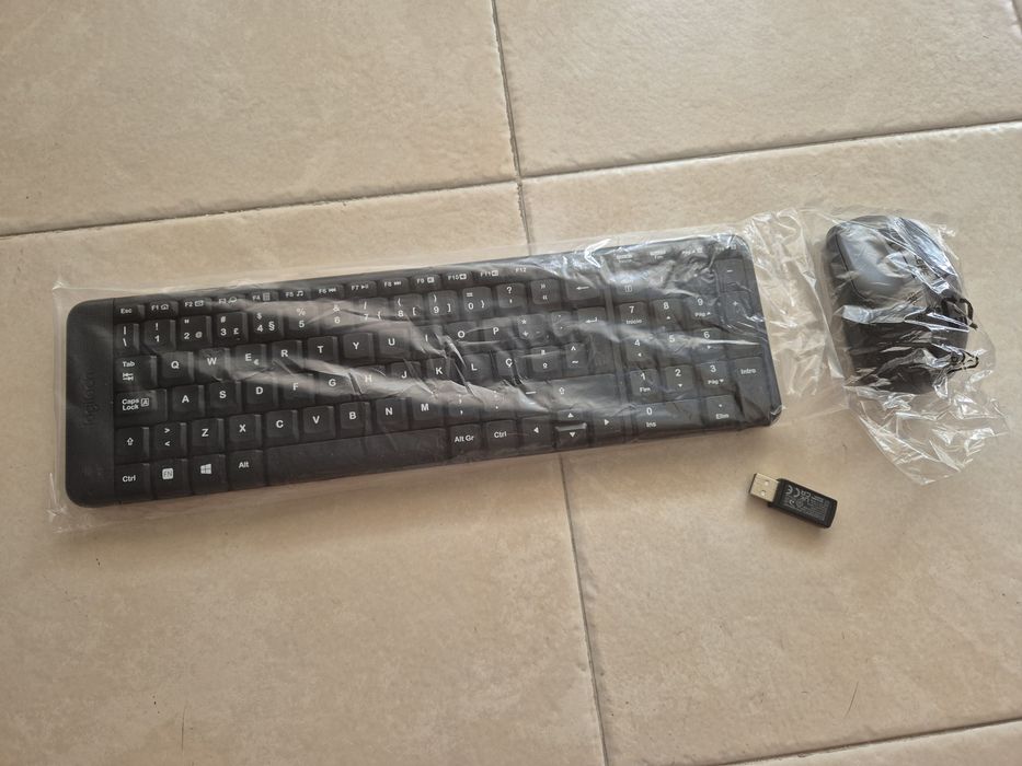 Logitech MK220 teclado + rato