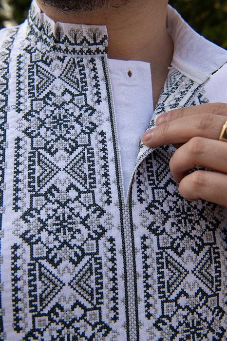 Вишиванка чоловіча біла українська сорочка вишита лляна з орнаментами