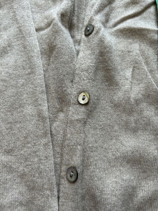 Светр на ґудзиках жіночий