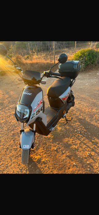 Moto eletrica como nova