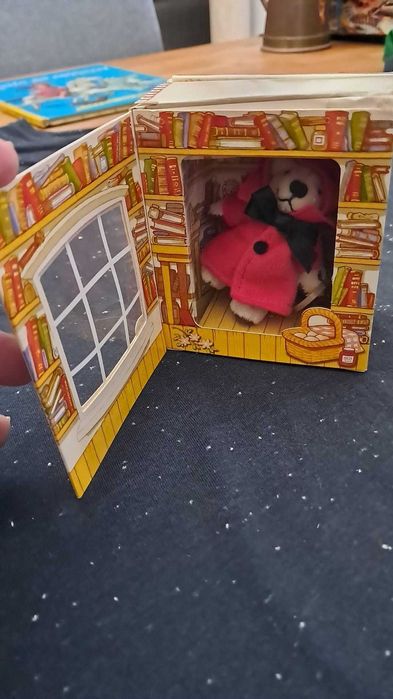 Livro + Usinho de Peluche "Capuchinho Vermelho"