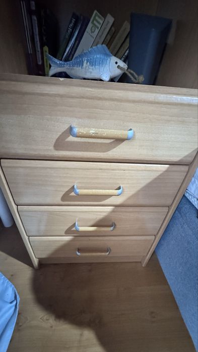 Estante quarto jovem