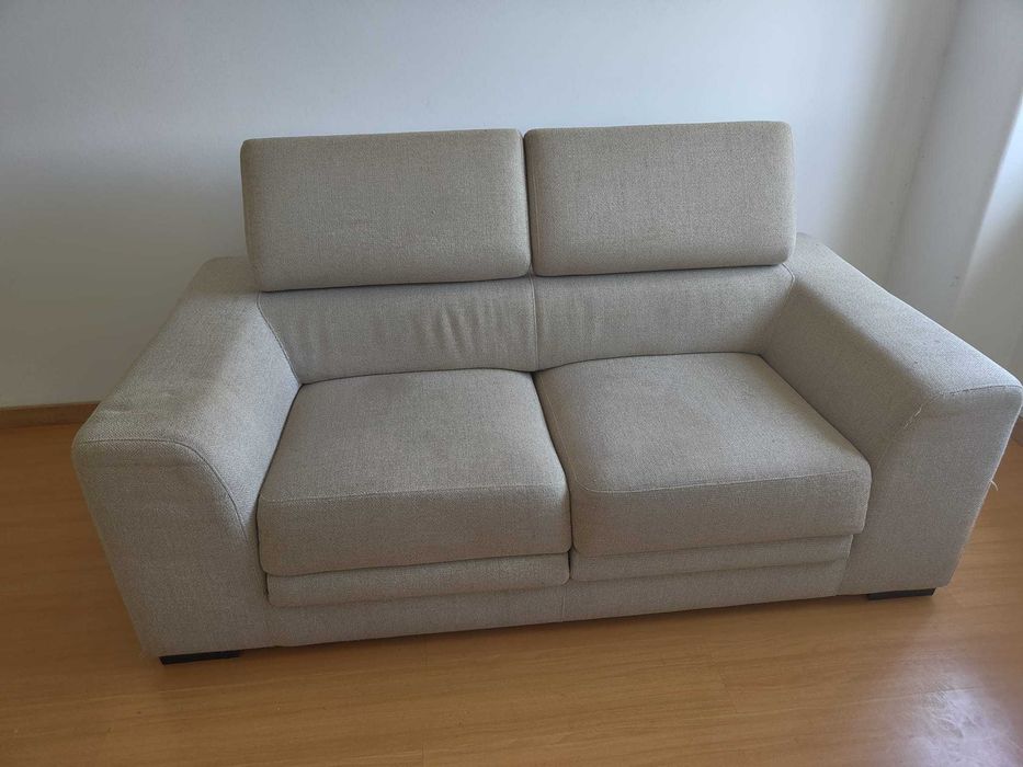 Sofá de 2 lugares moderno