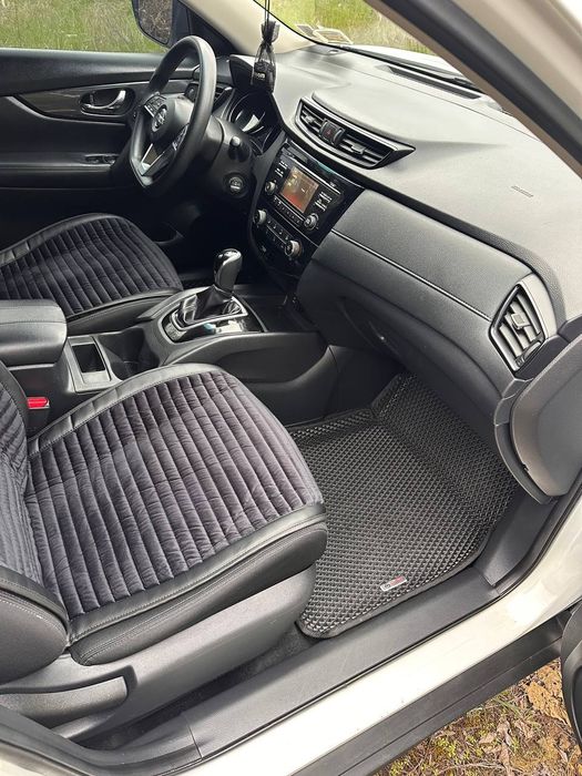 Nissan Rogue 2017 року