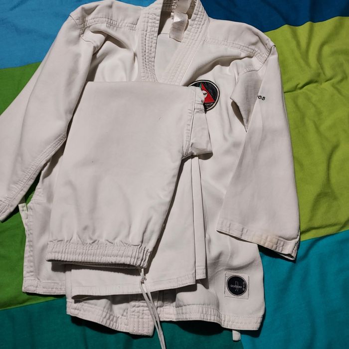 Kimono karaté . Quinta do Conde • OLX Portugal