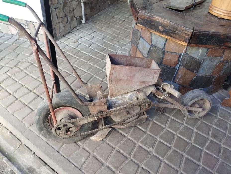 Сівалка бурякова. плуг кінний . с\г обладнання.