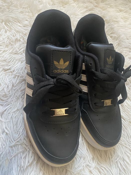 Кросівки жіночі Adidas