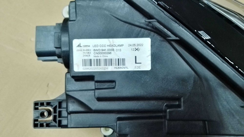 Фара передня Audi A4 B10 B11 Matrix 2019-2023
