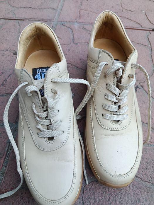 Жіночі кросівки Італія