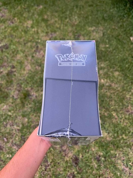 Pokemon Pitch Black Elite Trainer Box