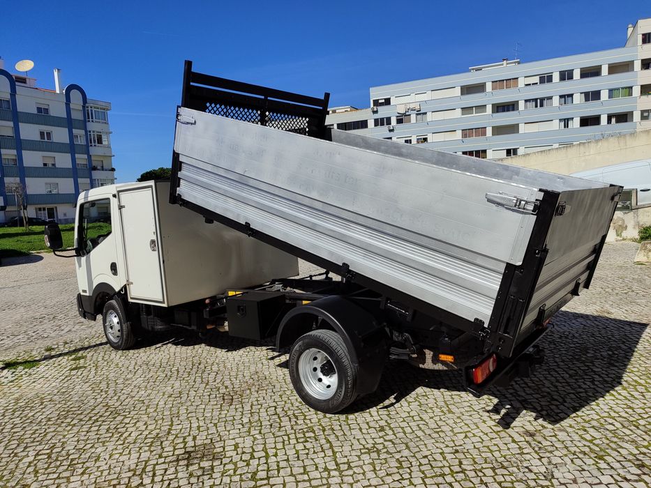 Nissan Cabstar NT400 Tribasculante