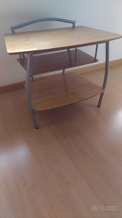 Mesa TV, aparelhagem, consolas, etc.