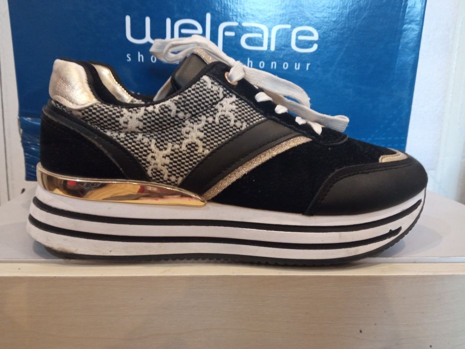 Продам женские демисезонные кроссовки  Even