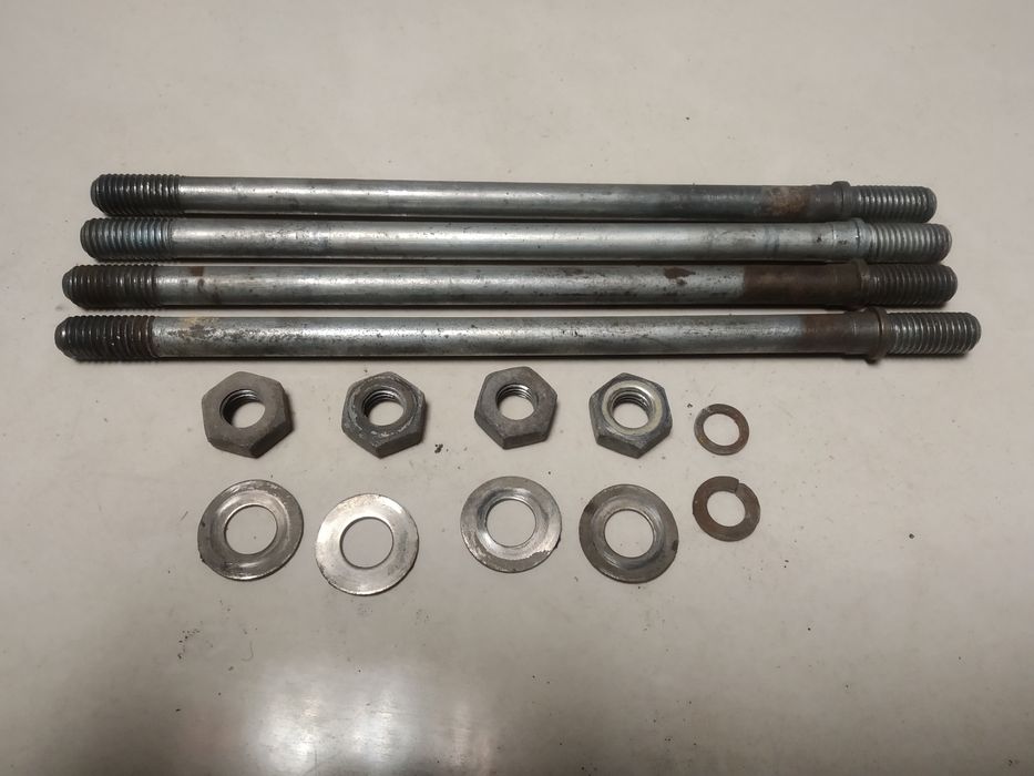 Szpilki nakrętki cylindra głowicy cześć z silnika Mz Etz Ts 250 251