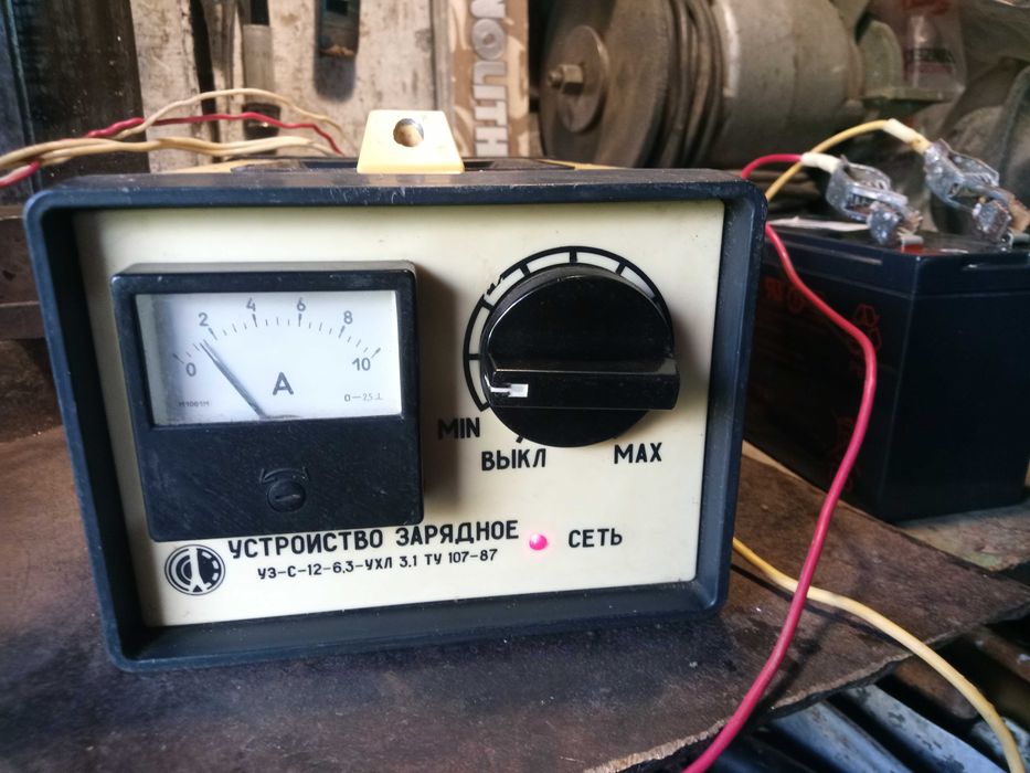 Зарядний пристрій 12v