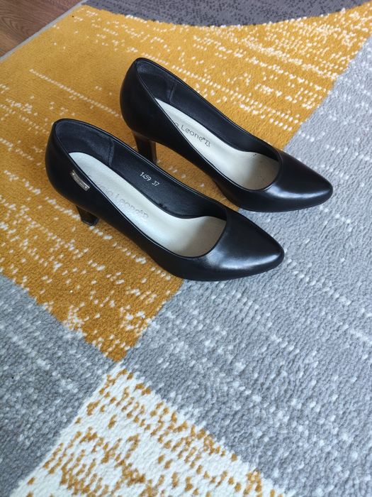 Buty na obcasie .