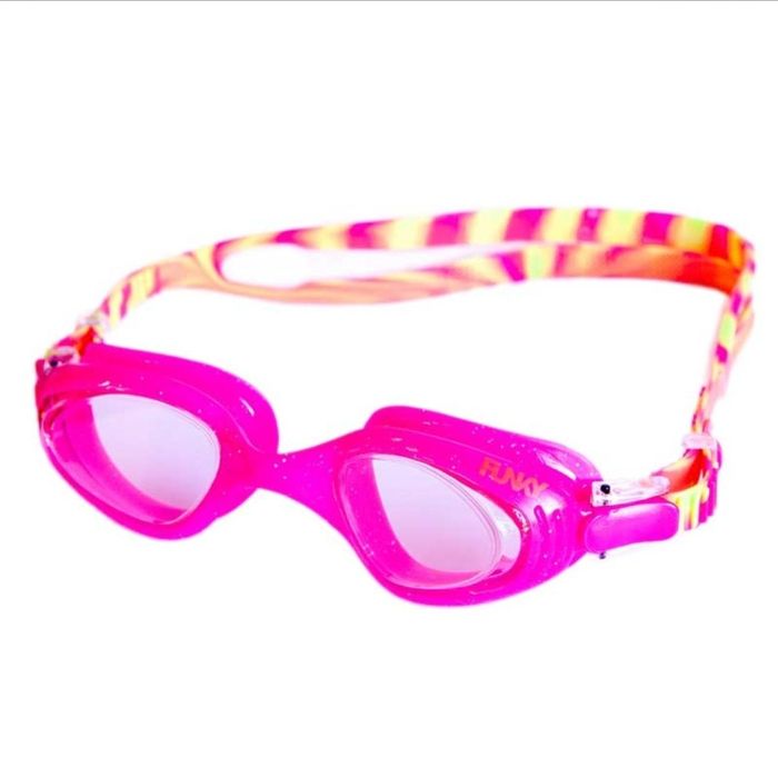 Шапки и очки для плавания