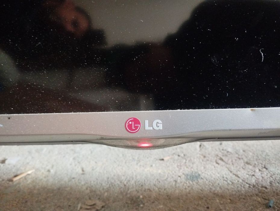 TV LG 42 polegadas avariada