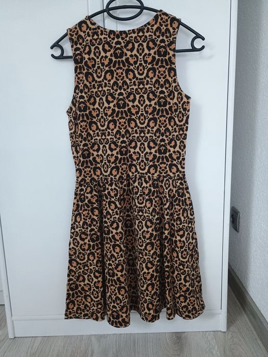 Sukienka DIVIDED panterka rozmiar 36/S