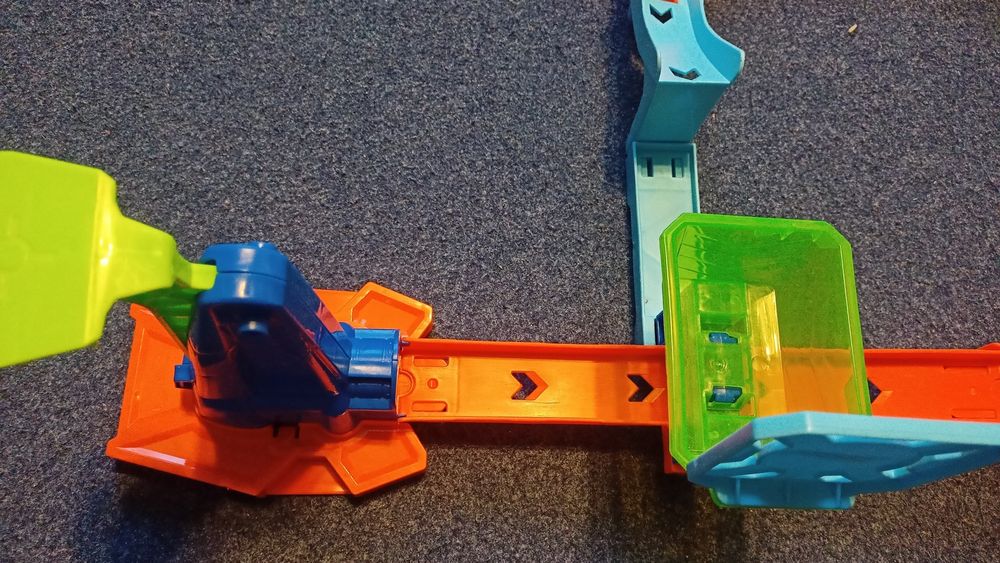 Tor hot wheels pionowy ósemka 8