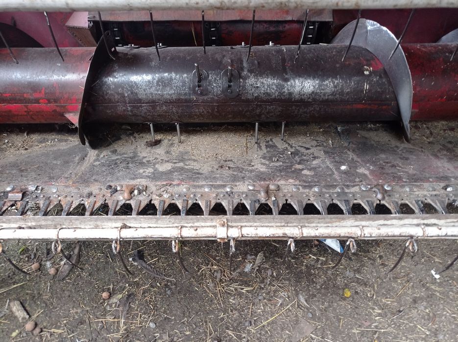 Продається комбайн IH  8-61 , та в придачу купа запчастин