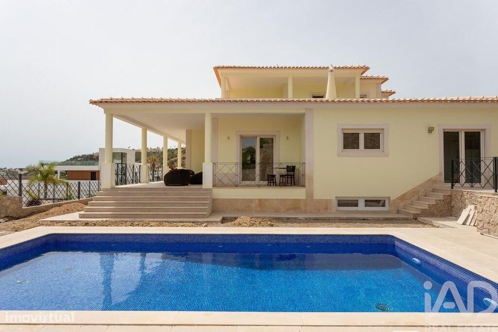Moradia isolada T4 em Albufeira e Olhos de Água de 275 m2