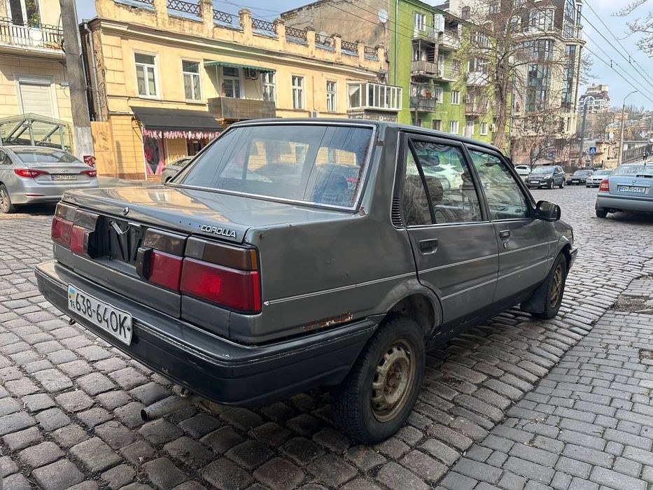 Продам машину Toyota Corolla на ходу!