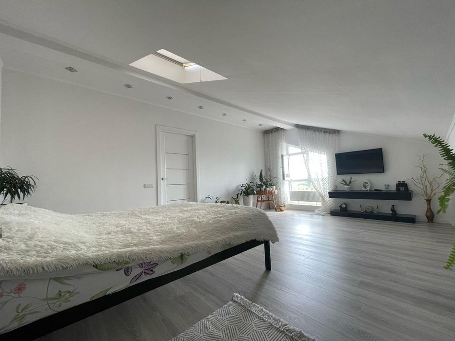 Продам 2к+ кузня студія .Озерна