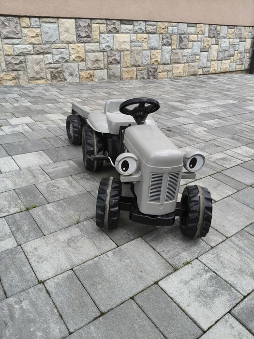 Traktor na pedały dla dzieci