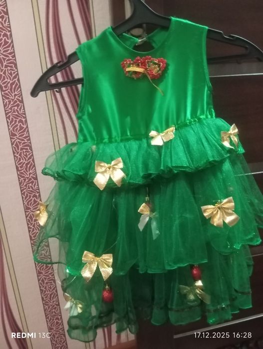 Костюм ялинки. Сукня ялинки. Довжина від плеча 60 см.