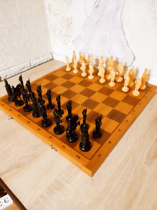 Продам шахматы .