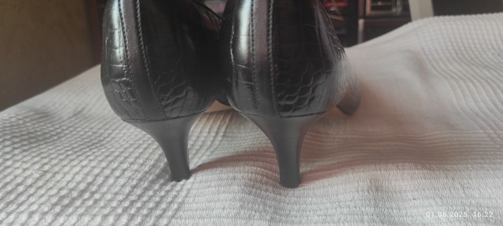 Туфлі жіночі Clark's 39 розмір класичні середній каблук як нові